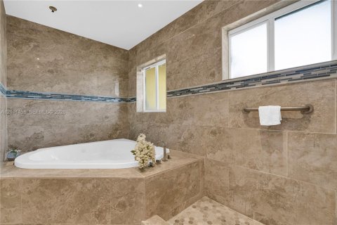 Casa en venta en Miami Gardens, Florida, 4 dormitorios, 194.72 m2 № 2428512 - foto 19