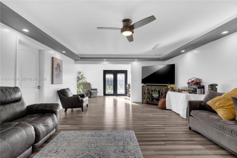 Casa en venta en Miami Gardens, Florida, 4 dormitorios, 194.72 m2 № 2428512 - foto 8