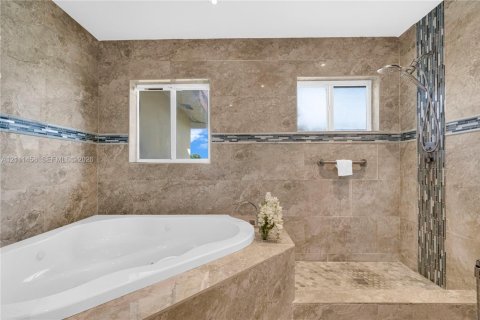 Casa en venta en Miami Gardens, Florida, 4 dormitorios, 194.72 m2 № 2428512 - foto 18
