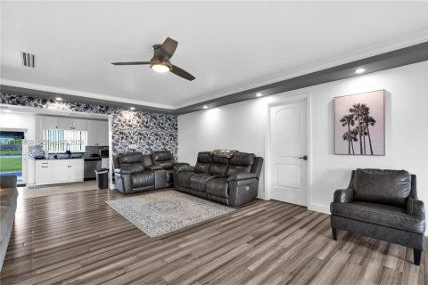 Casa en venta en Miami Gardens, Florida, 4 dormitorios, 194.72 m2 № 2428512 - foto 10