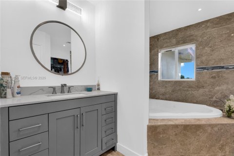 Casa en venta en Miami Gardens, Florida, 4 dormitorios, 194.72 m2 № 2428512 - foto 17