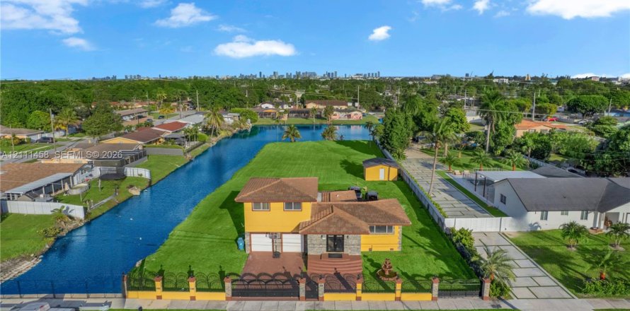 Casa en Miami Gardens, Florida 4 dormitorios, 194.72 m2 № 2428512