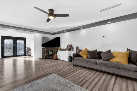 Casa en venta en Miami Gardens, Florida, 4 dormitorios, 194.72 m2 № 2428512 - foto 7