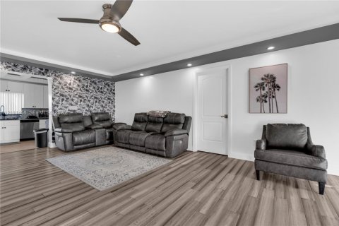 Casa en venta en Miami Gardens, Florida, 4 dormitorios, 194.72 m2 № 2428512 - foto 11
