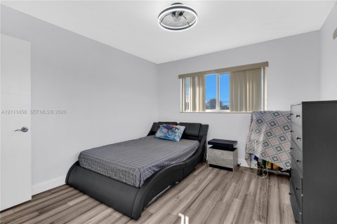 Casa en venta en Miami Gardens, Florida, 4 dormitorios, 194.72 m2 № 2428512 - foto 24