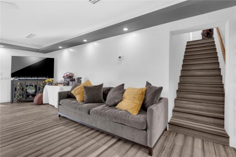 Casa en venta en Miami Gardens, Florida, 4 dormitorios, 194.72 m2 № 2428512 - foto 12