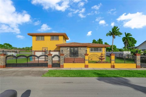 Casa en venta en Miami Gardens, Florida, 4 dormitorios, 194.72 m2 № 2428512 - foto 2