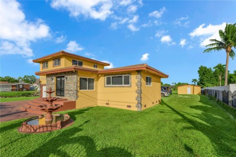 Casa en venta en Miami Gardens, Florida, 4 dormitorios, 194.72 m2 № 2428512 - foto 3