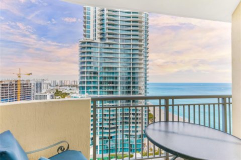 Condominio en venta en Sunny Isles Beach, Florida, 2 dormitorios, 123.56 m2 № 1892653 - foto 2