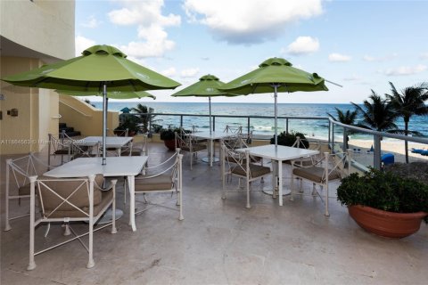Condominio en venta en Sunny Isles Beach, Florida, 2 dormitorios, 123.56 m2 № 1892653 - foto 9