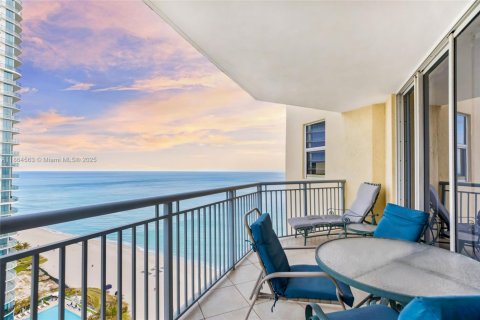 Condominio en venta en Sunny Isles Beach, Florida, 2 dormitorios, 123.56 m2 № 1892653 - foto 1