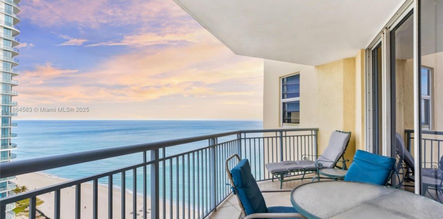 Condominio en Sunny Isles Beach, Florida, 2 dormitorios  № 1892653