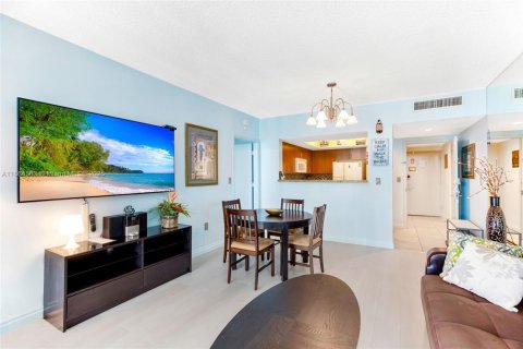 Condominio en venta en Sunny Isles Beach, Florida, 2 dormitorios, 123.56 m2 № 1892653 - foto 18