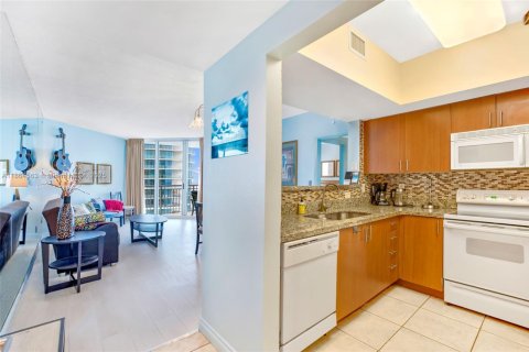 Condominio en venta en Sunny Isles Beach, Florida, 2 dormitorios, 123.56 m2 № 1892653 - foto 21