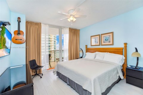 Condominio en venta en Sunny Isles Beach, Florida, 2 dormitorios, 123.56 m2 № 1892653 - foto 22