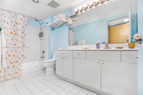 Condominio en venta en Sunny Isles Beach, Florida, 2 dormitorios, 123.56 m2 № 1892653 - foto 27