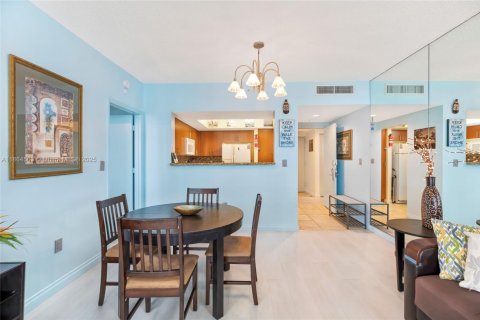 Condominio en venta en Sunny Isles Beach, Florida, 2 dormitorios, 123.56 m2 № 1892653 - foto 19