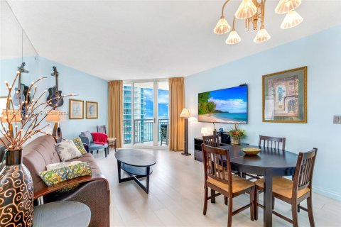 Condominio en venta en Sunny Isles Beach, Florida, 2 dormitorios, 123.56 m2 № 1892653 - foto 15