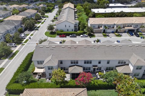 Townhouse in Hollywood, Florida 3 bedrooms, 164.99 sq.m. № 2086971 - photo 5