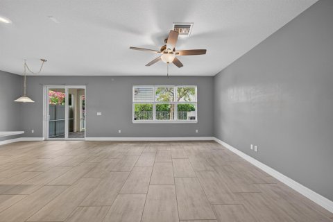 Townhouse in Hollywood, Florida 3 bedrooms, 164.99 sq.m. № 2086971 - photo 12