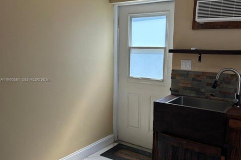 Commercial property in Hollywood, Florida 1 bedroom, 138.24 sq.m. № 2043842 - photo 2