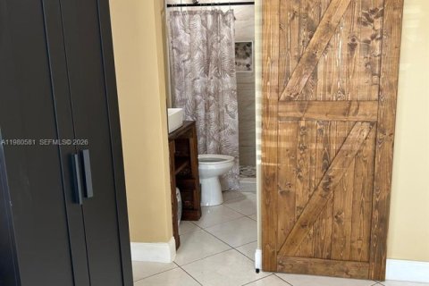 Commercial property in Hollywood, Florida 1 bedroom, 138.24 sq.m. № 2043842 - photo 4