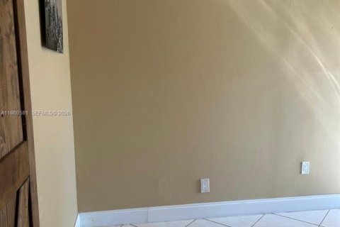 Commercial property in Hollywood, Florida 1 bedroom, 138.24 sq.m. № 2043842 - photo 3