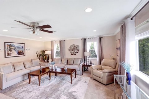 House in Miami Shores, Florida 3 bedrooms, 267.93 sq.m. № 1698500 - photo 2