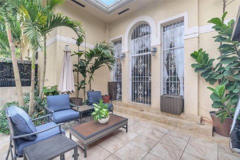 House in Miami Shores, Florida 3 bedrooms, 267.93 sq.m. № 1698500 - photo 29