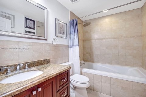 House in Miami Shores, Florida 3 bedrooms, 267.93 sq.m. № 1698500 - photo 26