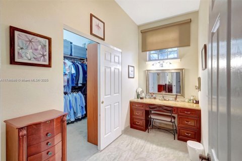 House in Miami Shores, Florida 3 bedrooms, 267.93 sq.m. № 1698500 - photo 11
