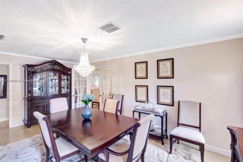 House in Miami Shores, Florida 3 bedrooms, 267.93 sq.m. № 1698500 - photo 13