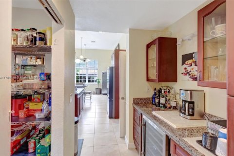 House in Miami Shores, Florida 3 bedrooms, 267.93 sq.m. № 1698500 - photo 17