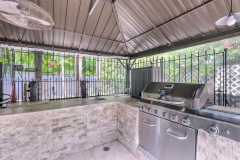 House in Miami Shores, Florida 3 bedrooms, 267.93 sq.m. № 1698500 - photo 28