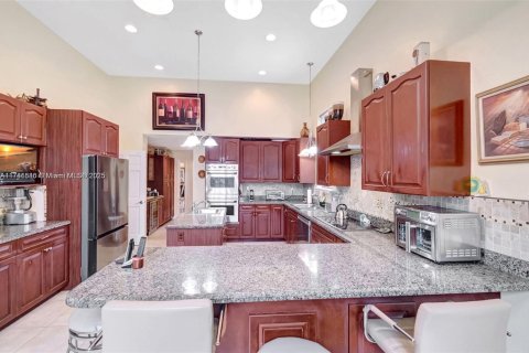 House in Miami Shores, Florida 3 bedrooms, 267.93 sq.m. № 1698500 - photo 5