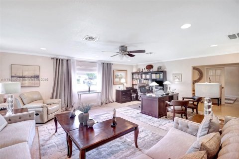 House in Miami Shores, Florida 3 bedrooms, 267.93 sq.m. № 1698500 - photo 3