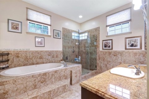 House in Miami Shores, Florida 3 bedrooms, 267.93 sq.m. № 1698500 - photo 24