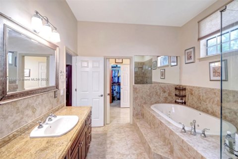 House in Miami Shores, Florida 3 bedrooms, 267.93 sq.m. № 1698500 - photo 10