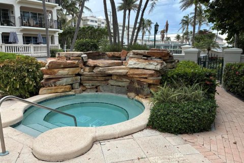 Condo in Hillsboro Beach, Florida, 2 bedrooms  № 2378871 - photo 22