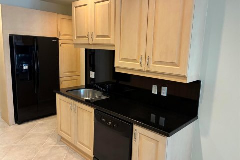 Condo in Hillsboro Beach, Florida, 2 bedrooms  № 2378871 - photo 8