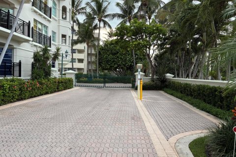 Condo in Hillsboro Beach, Florida, 2 bedrooms  № 2378871 - photo 20
