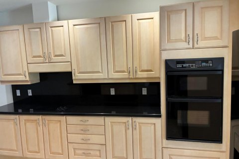 Condo in Hillsboro Beach, Florida, 2 bedrooms  № 2378871 - photo 7