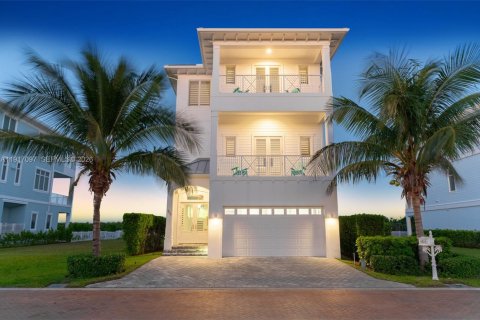 Villa ou maison à vendre à St. Lucie, Floride: 4 chambres, 393.26 m2 № 2173590 - photo 2