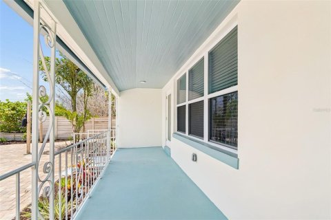 Villa ou maison à louer à Treasure Island, Floride: 2 chambres, 136.38 m2 № 2151357 - photo 6