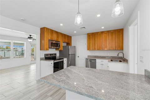 Villa ou maison à louer à Treasure Island, Floride: 2 chambres, 136.38 m2 № 2151357 - photo 29