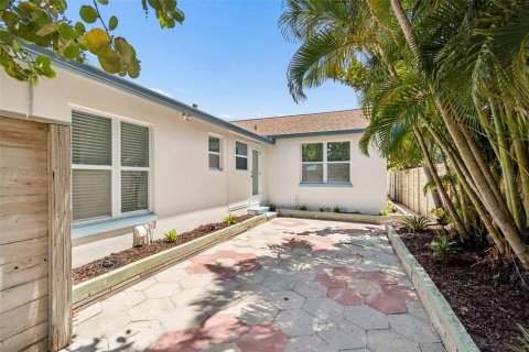 Villa ou maison à louer à Treasure Island, Floride: 2 chambres, 136.38 m2 № 2151357 - photo 21