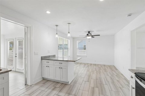Villa ou maison à louer à Treasure Island, Floride: 2 chambres, 136.38 m2 № 2151357 - photo 26