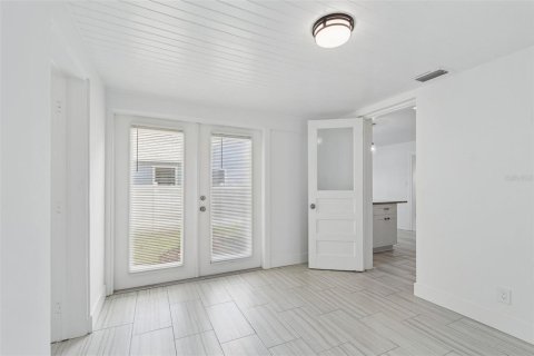 Villa ou maison à louer à Treasure Island, Floride: 2 chambres, 136.38 m2 № 2151357 - photo 23