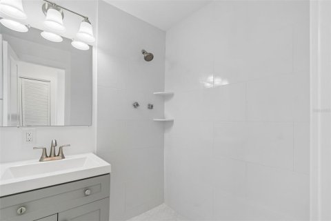 Villa ou maison à louer à Treasure Island, Floride: 2 chambres, 136.38 m2 № 2151357 - photo 18