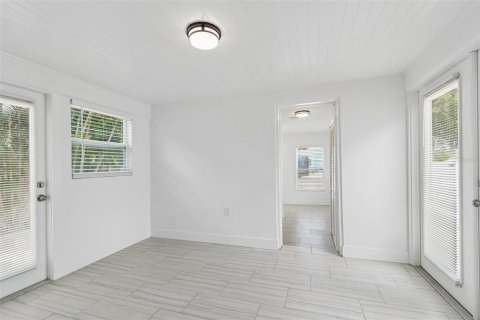 Villa ou maison à louer à Treasure Island, Floride: 2 chambres, 136.38 m2 № 2151357 - photo 19